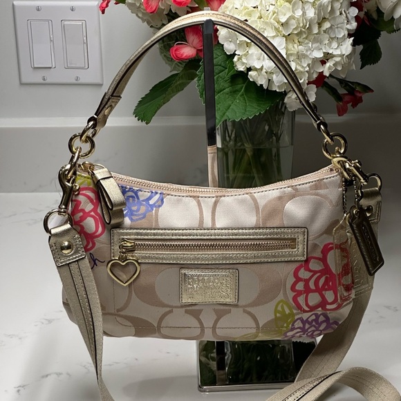 Coach Cream Shoulder Bag with Gold Hardware NWT - Picture 1 of 12
